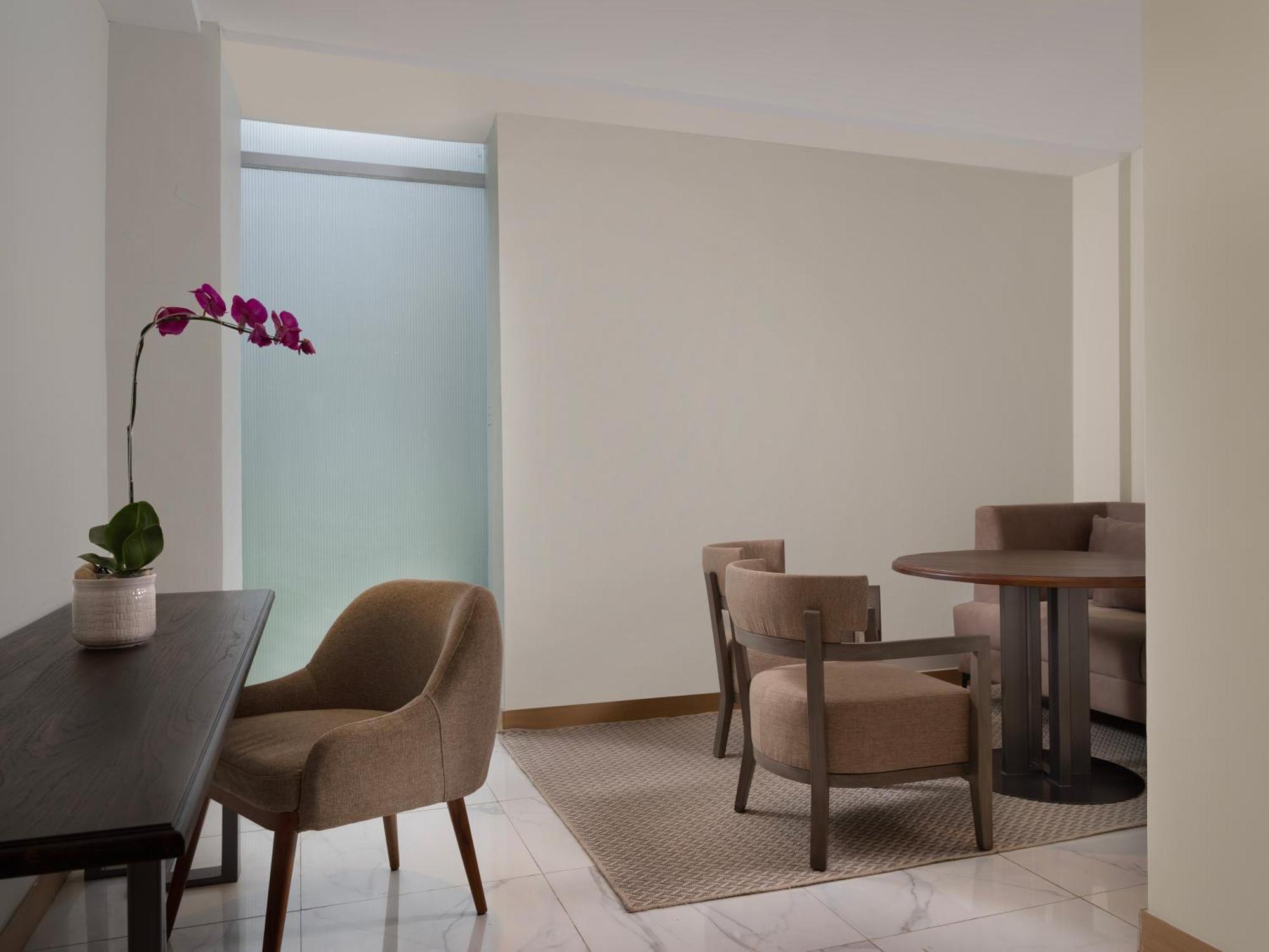 Golden Hill By Golden Tulip Hotel Tlekung ภายนอก รูปภาพ
